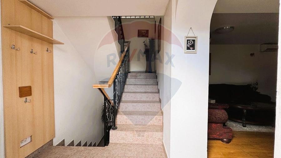 Casă individuală cu 7 camere cu Teren 607 Mp în Nord-Est