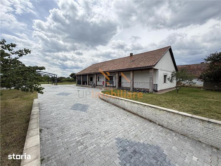 Casă cu 5 camere cu Teren 2385 Mp în Tileagd