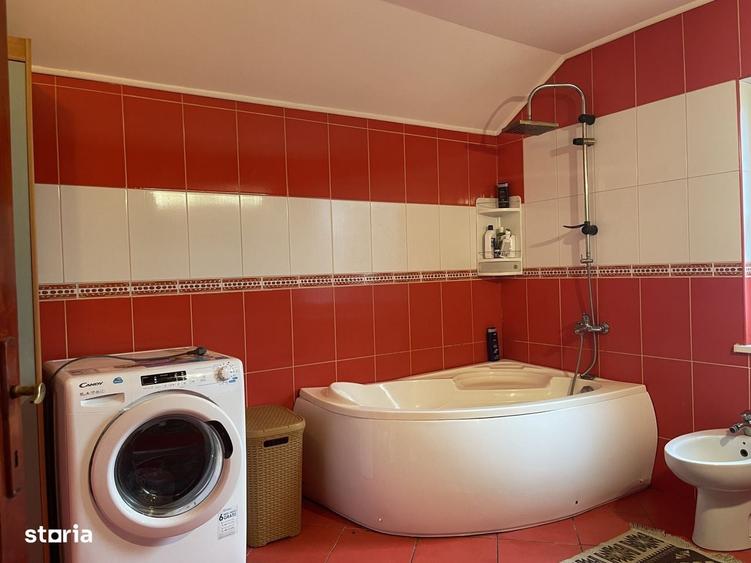 Casă cu 4 camere în Gara Veche