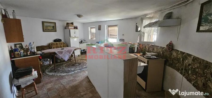Casă cu 7 camere cu Teren 1756 Mp în Caracal