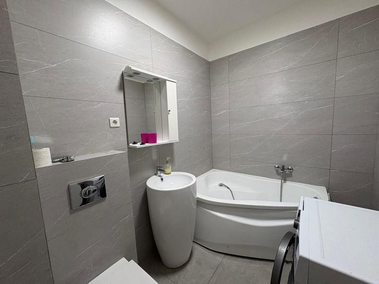 Apartament cu 3 camere decomandat, mobilat în Central