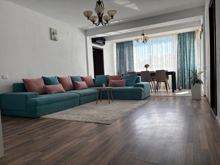 Apartament cu 3 camere semidecomandat în Lipovei