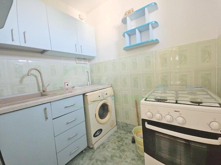 Apartament cu 2 camere semidecomandat, mobilat în Central