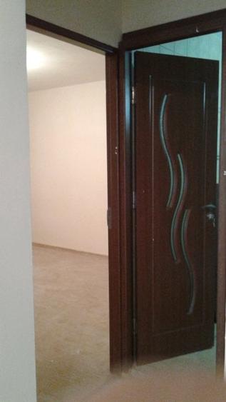 Apartament cu 5 camere semidecomandat în Crângași