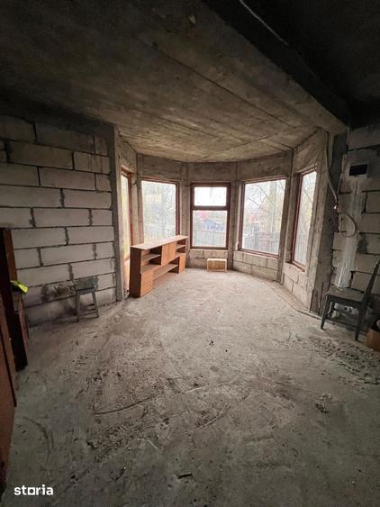 Casă cu 4 camere cu Teren 2244 Mp în Măciuca