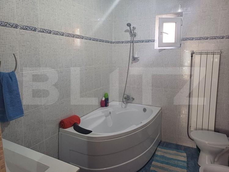 Casă individuală cu 7 camere cu Canalizare în Nord