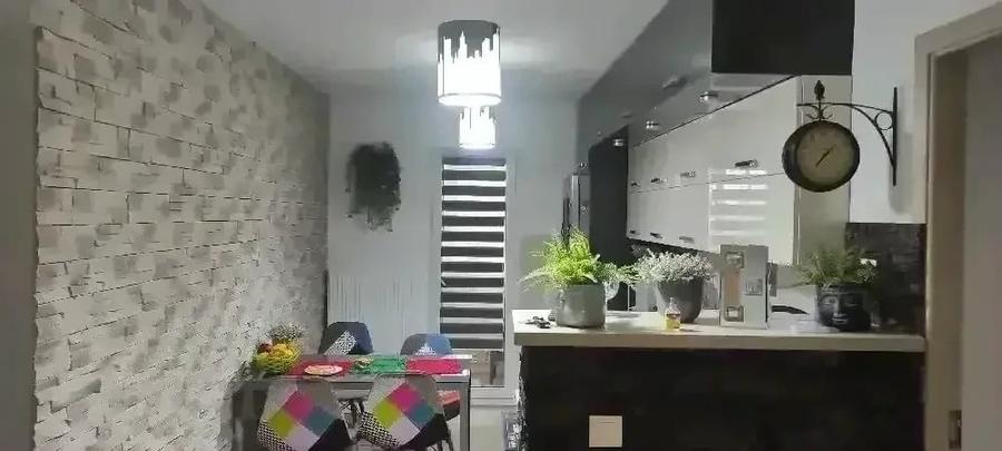 Apartament cu 3 camere decomandat în Malu Roșu