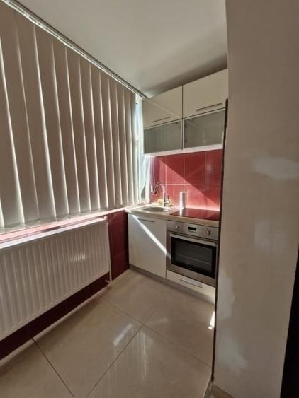 Apartament cu 3 camere decomandat în Nicolina