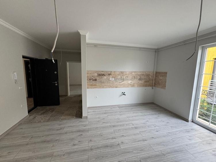 Apartament cu 2 camere decomandat în Girocului