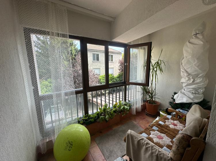 Apartament cu 4 camere decomandat în Cotroceni