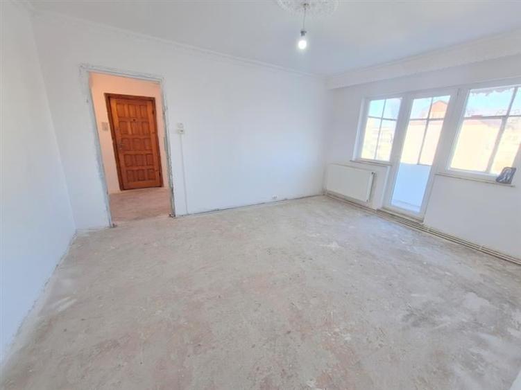 Apartament cu 2 camere semidecomandat în 9 Mai