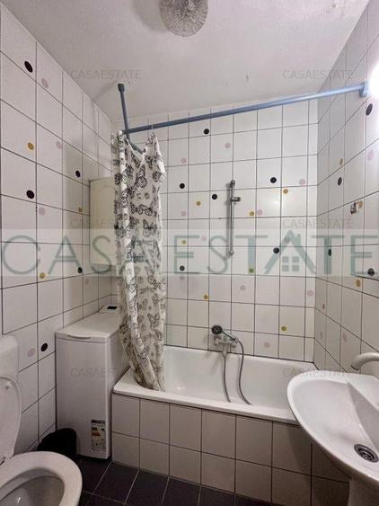 Garsonieră semidecomandată în P-ța Romană