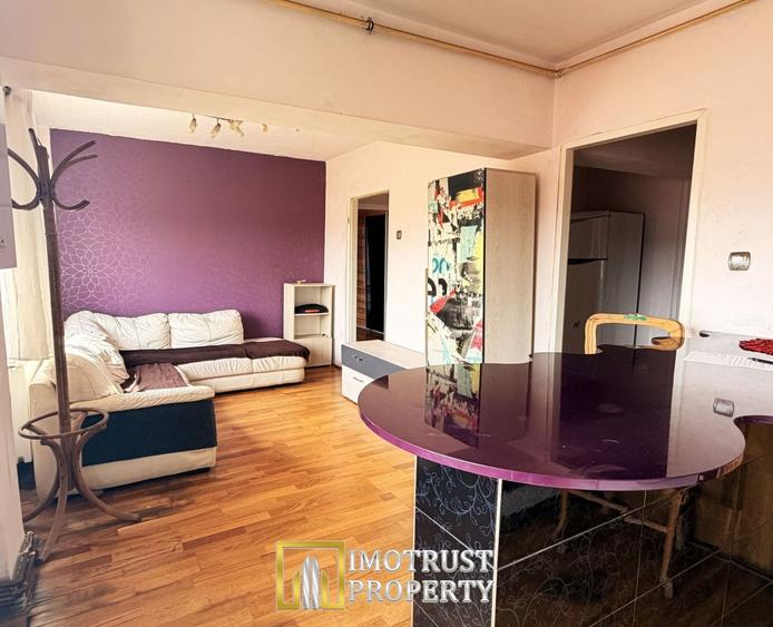 Apartament cu 3 camere semidecomandat în Aurel Vlaicu
