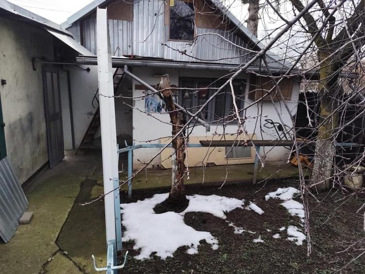 Casă individuală cu 3 camere cu Canalizare în Central