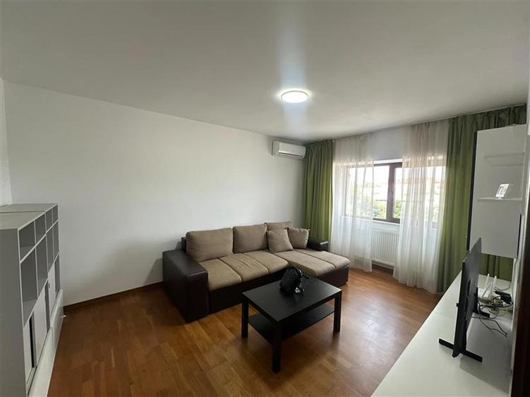 Apartament cu 3 camere decomandat în Aeroport