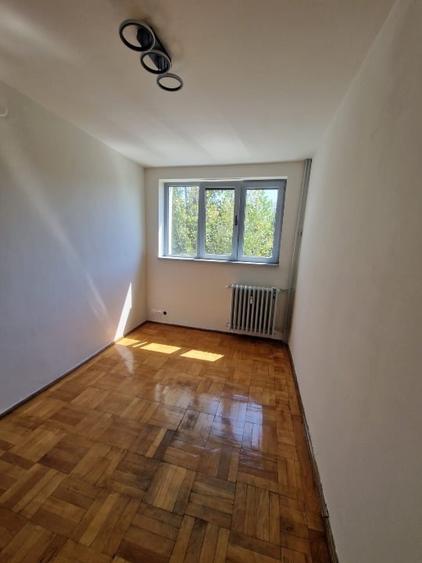 Apartament cu 3 camere în Costin Georgian