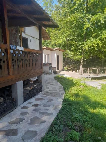 Casă cu 2 camere cu Teren 850 Mp în Central