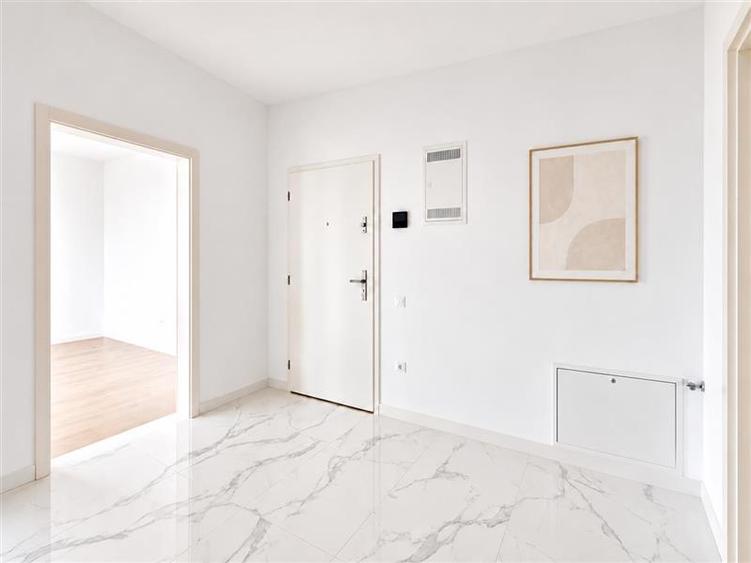 Apartament cu 2 camere decomandat în Tractorul