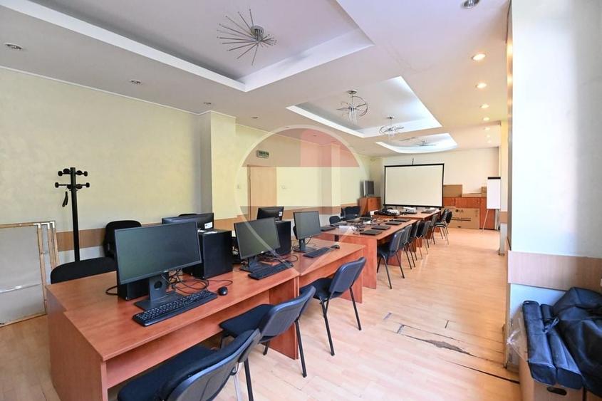 Birou, de 1,525 mp, în Central