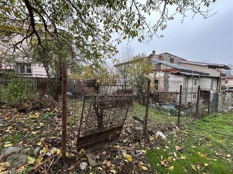 Casă individuală cu 4 camere cu Teren 279 Mp în Central