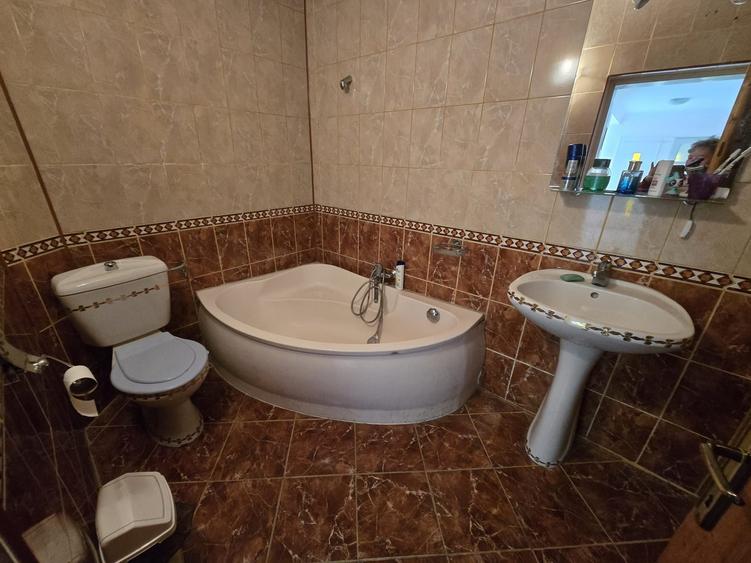 Casă cu 4 camere în Central