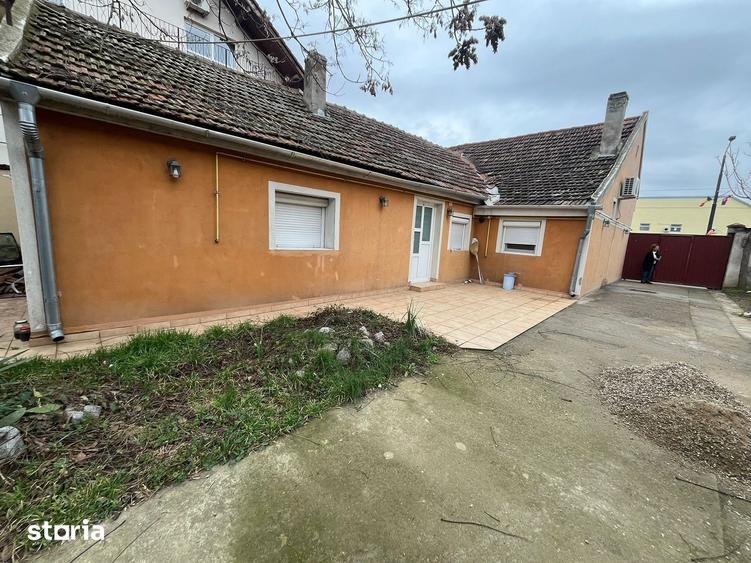 Casă cu 5 camere decomandat cu Teren 440 Mp în Ultracentral