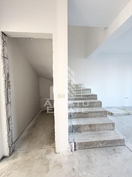 Duplex cu 4 camere cu Canalizare în Giroc
