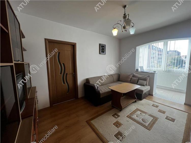Apartament cu 3 camere semidecomandat, mobilat în Mihai Viteazul