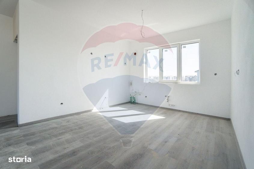 Casă cu 4 camere cu Teren 800 Mp în Sânpetru