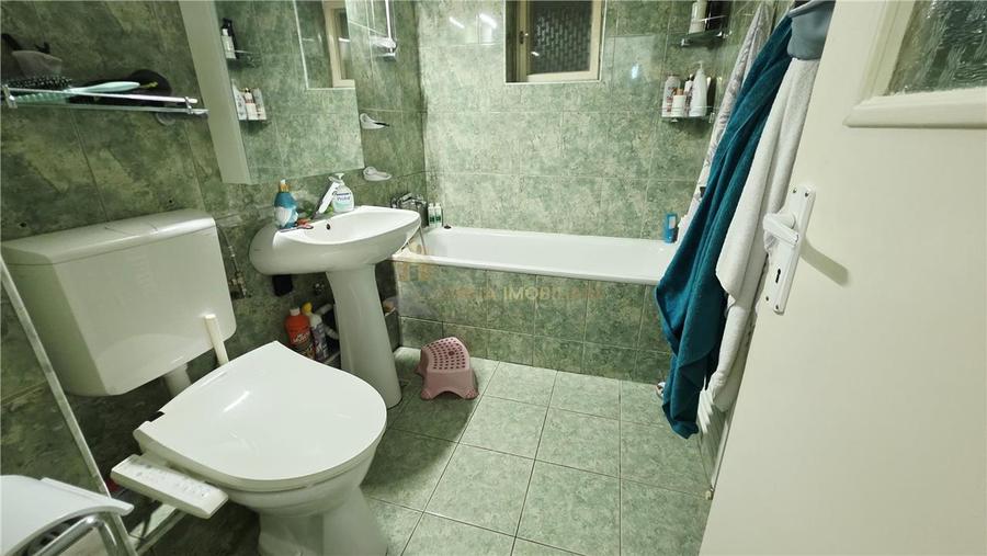 Apartament cu 4 camere decomandat, mobilat în Plopilor