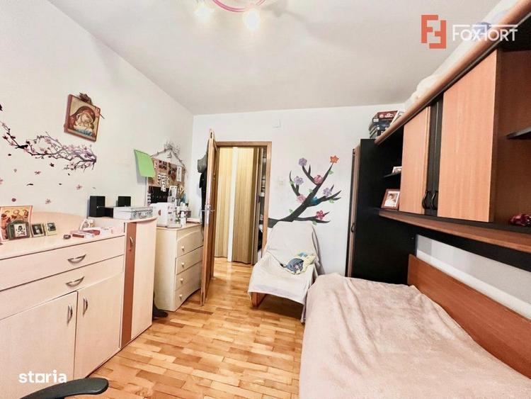 Apartament cu 3 camere decomandat, mobilat în Lunei