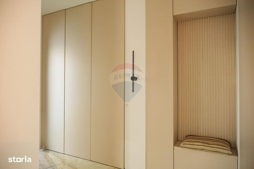 Casă cu 4 camere cu Teren 574 Mp în Central