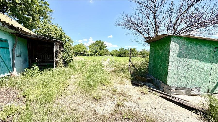 Casă individuală cu 2 camere decomandat cu Teren 3000 Mp în Popricani