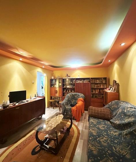 Apartament cu 3 camere decomandat în Drumul Taberei — fotografia 1