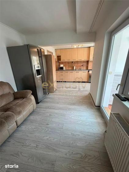Apartament cu 3 camere decomandat în Est