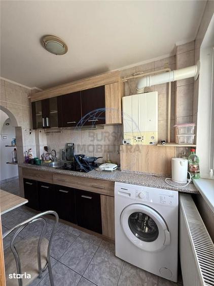 Apartament cu 3 camere decomandat în Sud