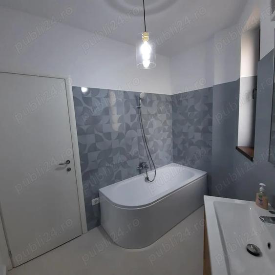 Apartament cu 3 camere semidecomandat în Armeneasca
