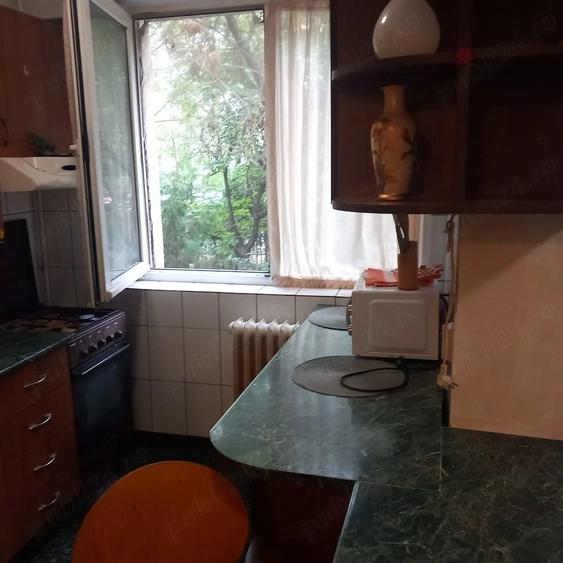 Apartament cu 2 camere semidecomandat în Bucur Obor