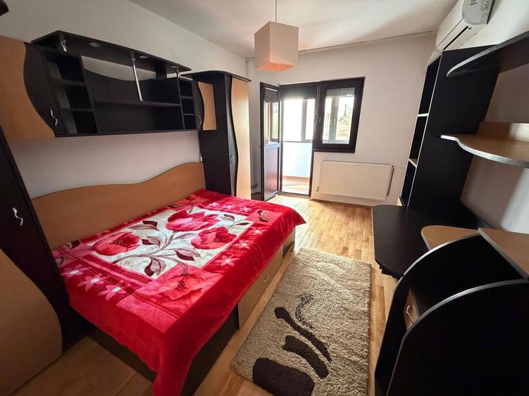 Apartament cu 3 camere semidecomandat în Iancului