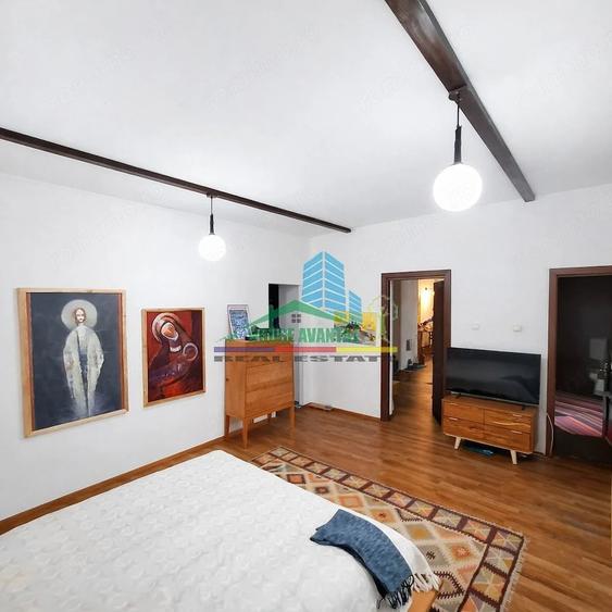 Casă cu 6 camere cu Teren 880 Mp în Ultracentral