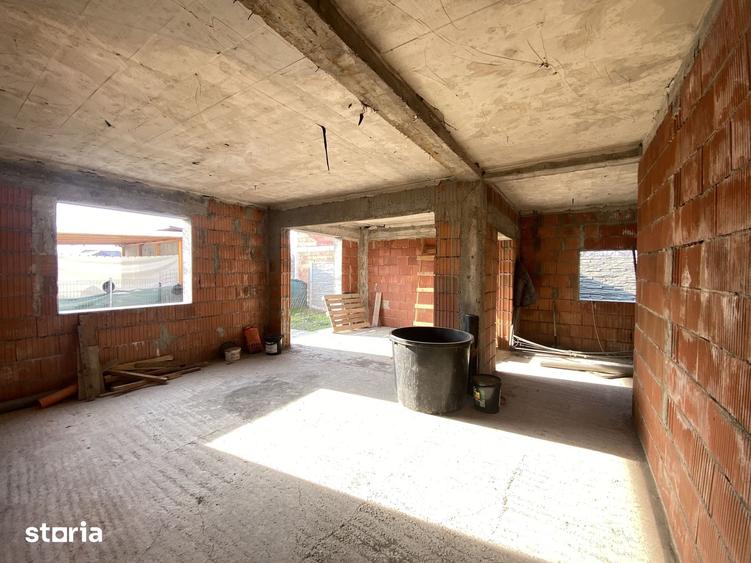 Casă cu 5 camere cu Teren 200 Mp în Sânmihaiu Român