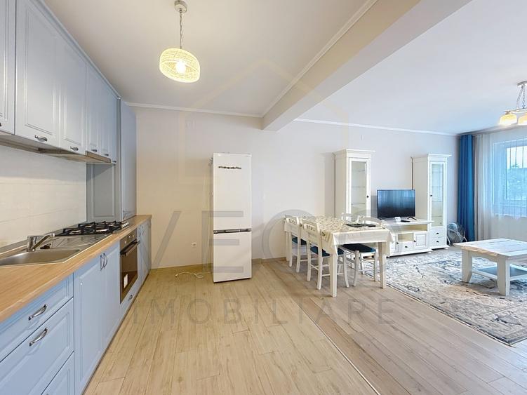 2 separate bedrooms + living room close to Platinia Shopping Center - 4