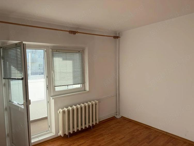 Apartament cu 3 camere decomandat în Vitan