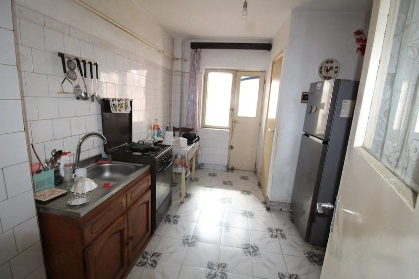 Apartament cu 3 camere decomandat în 9 Mai