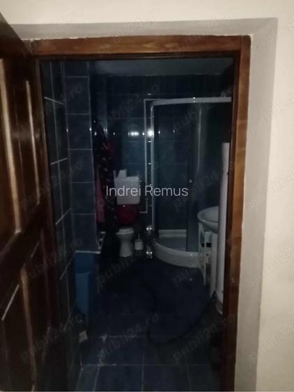 Casa complet renovata ?i utilata Varzarii de Jos (2 km de Va?cau) + Teren agricol inclus