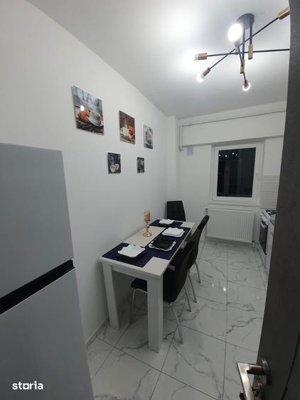 Apartament cu 2 camere decomandat, mobilat în Central