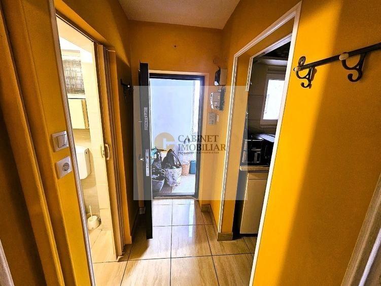Apartament cu 2 camere semidecomandat, mobilat în Universitate