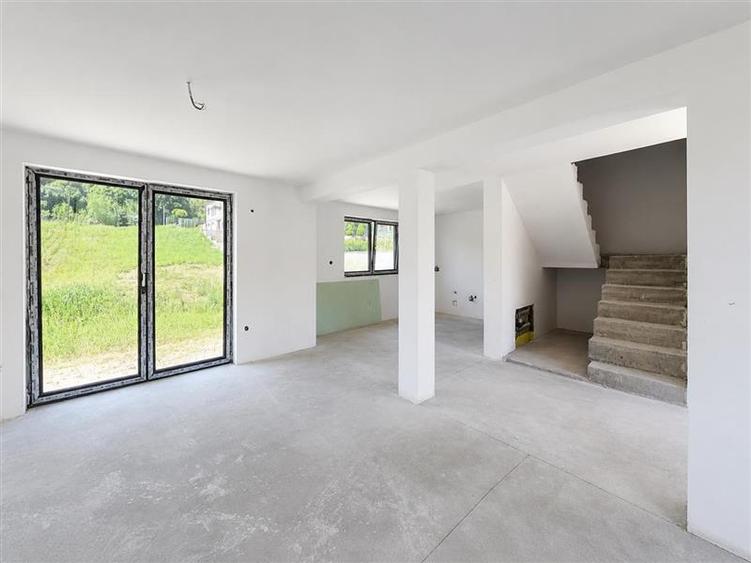 Casă cu 4 camere cu Teren 327 Mp în Sântana de Mureș