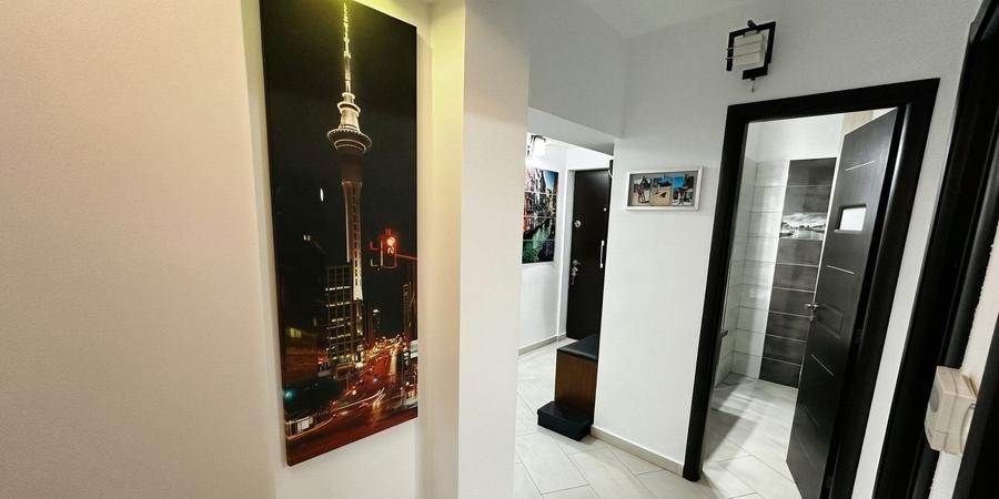 Apartament cu 3 camere decomandat în Central