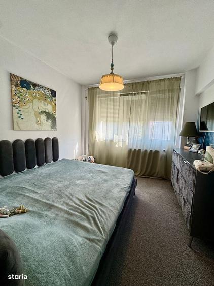Apartament cu 3 camere semidecomandat în 1 Mai